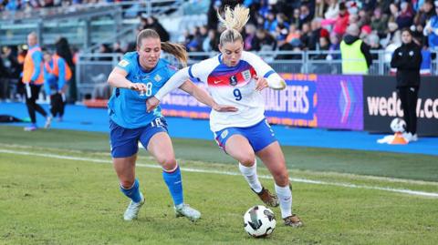 Alessia Russo takes on the Iceland defender