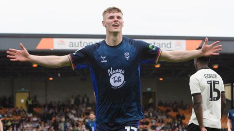 Rob Street scores for Lincoln