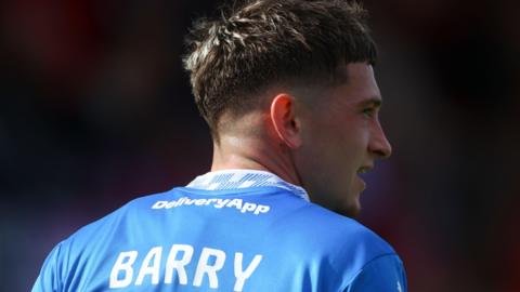 Louie Barry playing for Stockport County