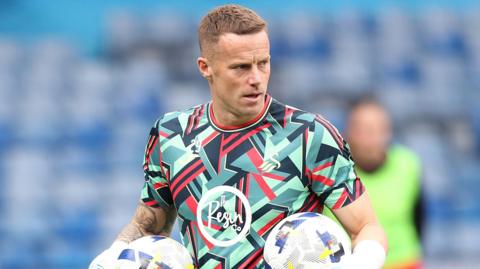 Paul Farman warming up before a Swansea game