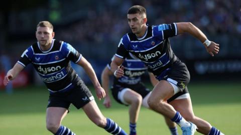 Finn Russell and Cameron Redpath running during a training session for Bath