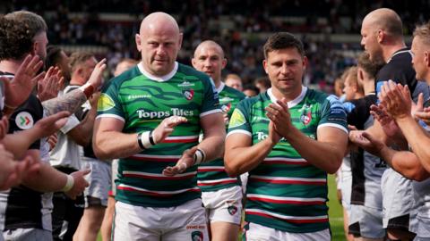 Leicester Tigers' Dan Cole (left) and Ben Youngs are given a guard of honour