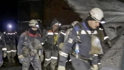 Rescuers entering Pioneer mine - Russian Emergencies Ministry handout