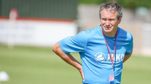 Kevin Wilkin takes a training session.