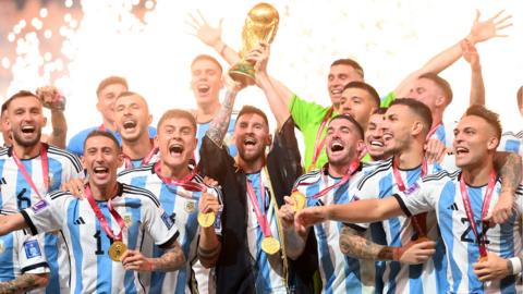 Lionel Messi lifting the World Cup alongside his Argetina team-mates