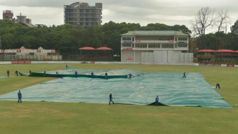 Zimbabwe had struggled to 121-6 when rain started to fall which eventually caused the abandonment on Wednesday's match