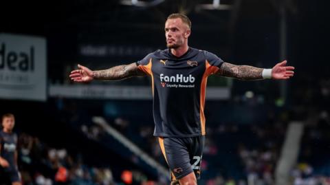 Jow Ward celebrates his goal 