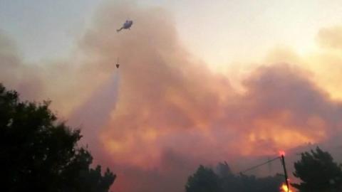 Wildfire heads for Samos beach