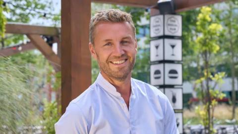 Headshot of Charlie MacGregor