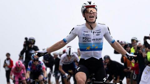 Demi Vollering celebrates as she crosses the finish line to win stage eight of the Giro d'Italia Women 2026