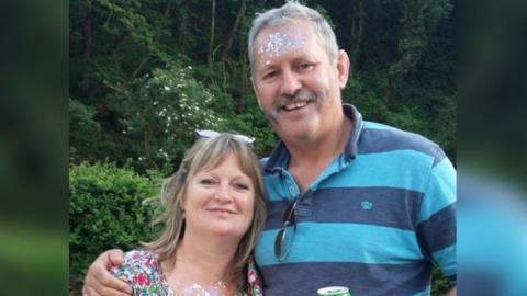 Mike a'i wraig Sian