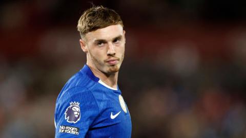 Cole Palmer playing for Chelsea against Brentford