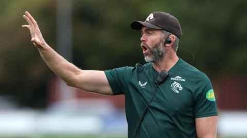 Head coach Geoff Parling giving instructions during a Leicester Tigers training session