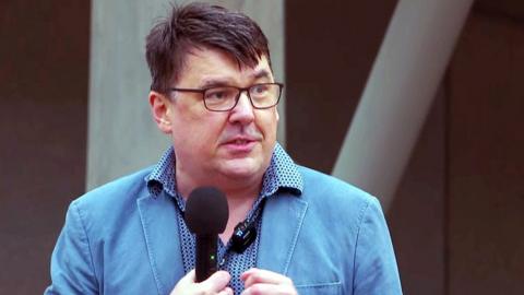 Graham Linehan appeared on a small stage outside the Scottish Parliament