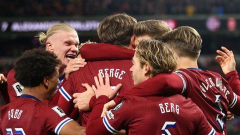 Norway players celebrate scoring against Estonia 