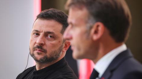 Война в Украине: Зеленский ответил на приглашение Путина приехать в Москву и рассказал о гарантиях безопасности после встречи в Париже