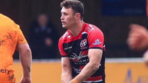 Bruce Houston in action for Cornish Pirates