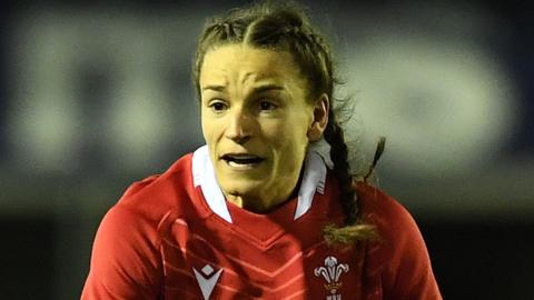 Jasmine Joyce attacks for Wales