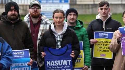 NASUWT teachers striking