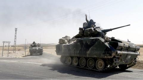 Turkish soldiers wave as they return from Syria to Turkey after a military operation, Karkamis district of Gaziantep, Turkey, (27 August 2016)