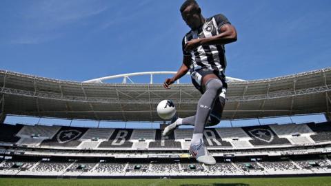 Salomon Kalou at his Botafogo unveiling
