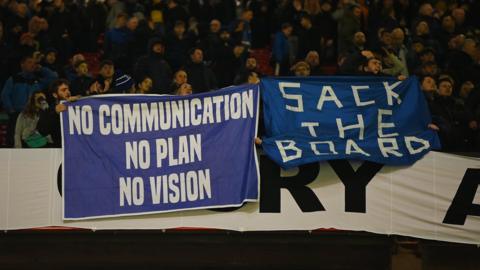 Everton fans protest