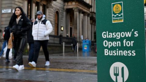 shoppers in Glasgow