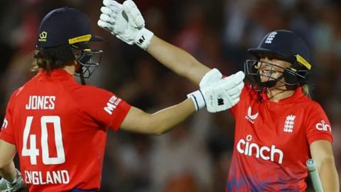 England celebrate beating Australia