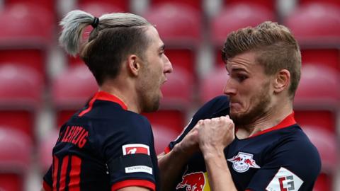 Timo Werner (r) celebrates his second goal against Mainz with Kevin Kampl