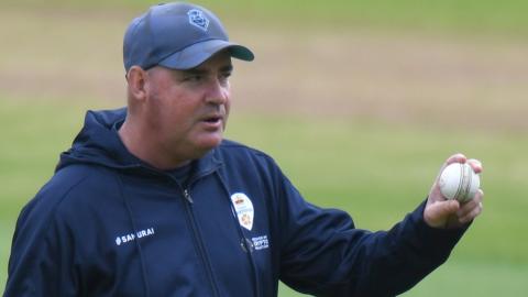 Mickey Arthur during a Derbyshire coaching session