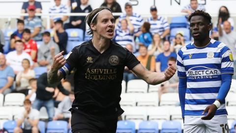 Stefan Johansen celebrates goal