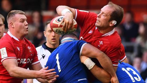 Alun Wyn Jones in action for Wales against Italy