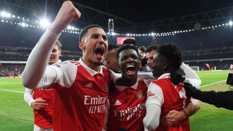 Arsenal celebrate Eddie Nketiah's winning goal against Manchester United