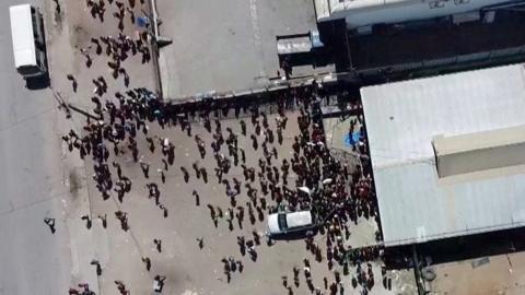 Crowd of people looting in Papua New Guinea