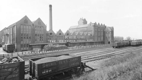 Railway wagons outside the McVitie & Price biscuit factory, Edinburgh, 1915