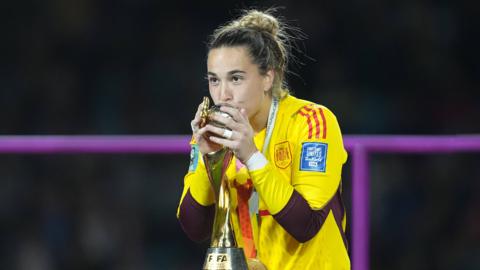 Catalina Coll with the World Cup trophy