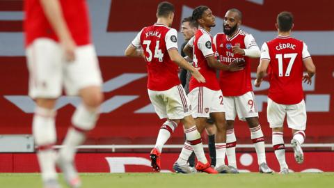 Arsenal players celebrate