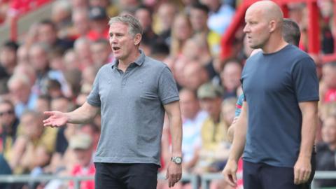 Wrexham boss Phil Parkinson (left) and Sheffield Wednesday boss Henrik Pedersen