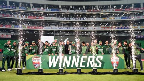 Pakistan with the Twenty20 series trophy