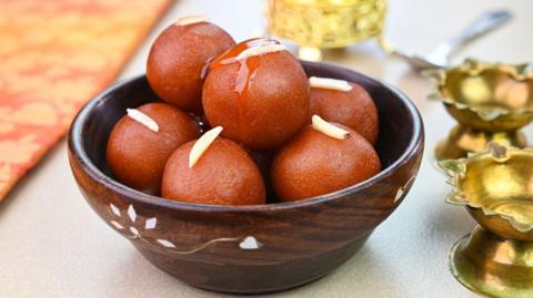 A bowl of gulab jamun, a deep-fried Indian sweetmeat