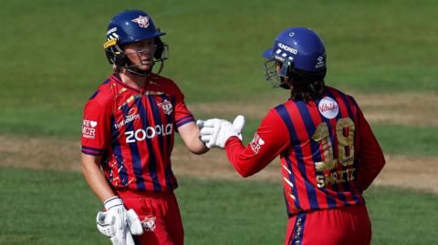 Meg Lanning and Smriti Mandhana punch gloves