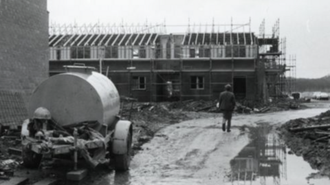 A black-and- white image showing a construction site in the Oakwood area of Birchwood in 1981.