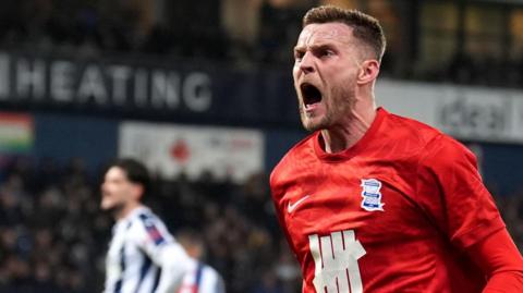 Marvin Ducksch celebrates