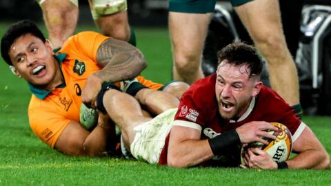 Hugo Keenan celebrates his winning try