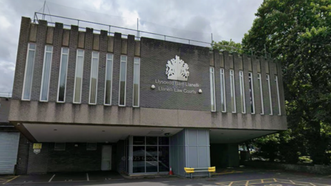 Llys Ynadon Llanelli