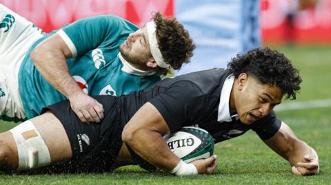 Wallace Sititi of New Zealand