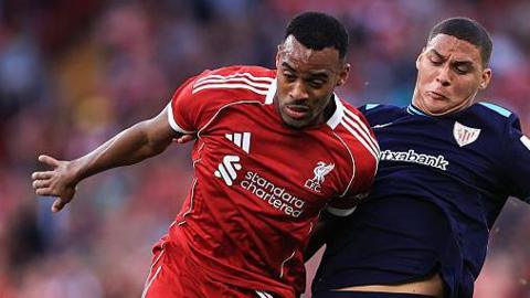 Ryan Gravenberch battles for possession against Athletic Bilbao