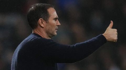 Frank Lampard gives a thumbs up