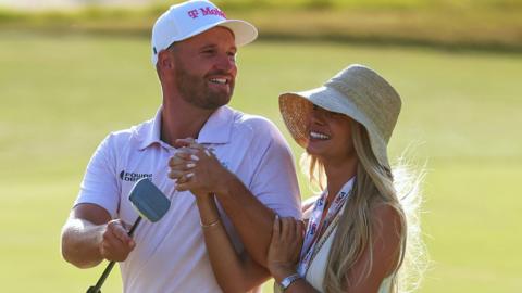 Wyndham Clark celebrates winning the US Open with his girlfriend