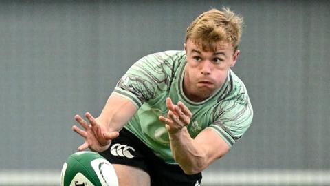 Ben Murphy throws a pass in Ireland training 